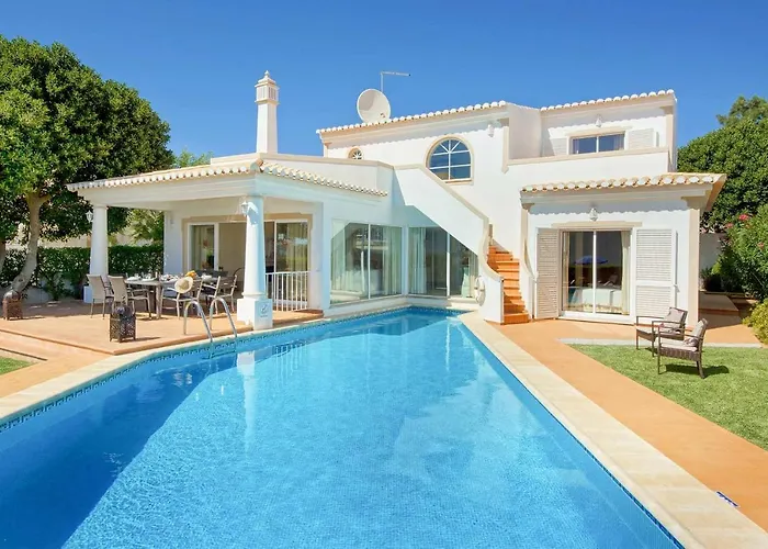 Villa à 4 Chambres à Coucher