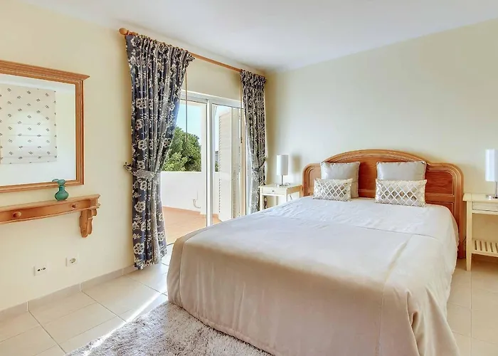 Villa à 4 Chambres à Coucher